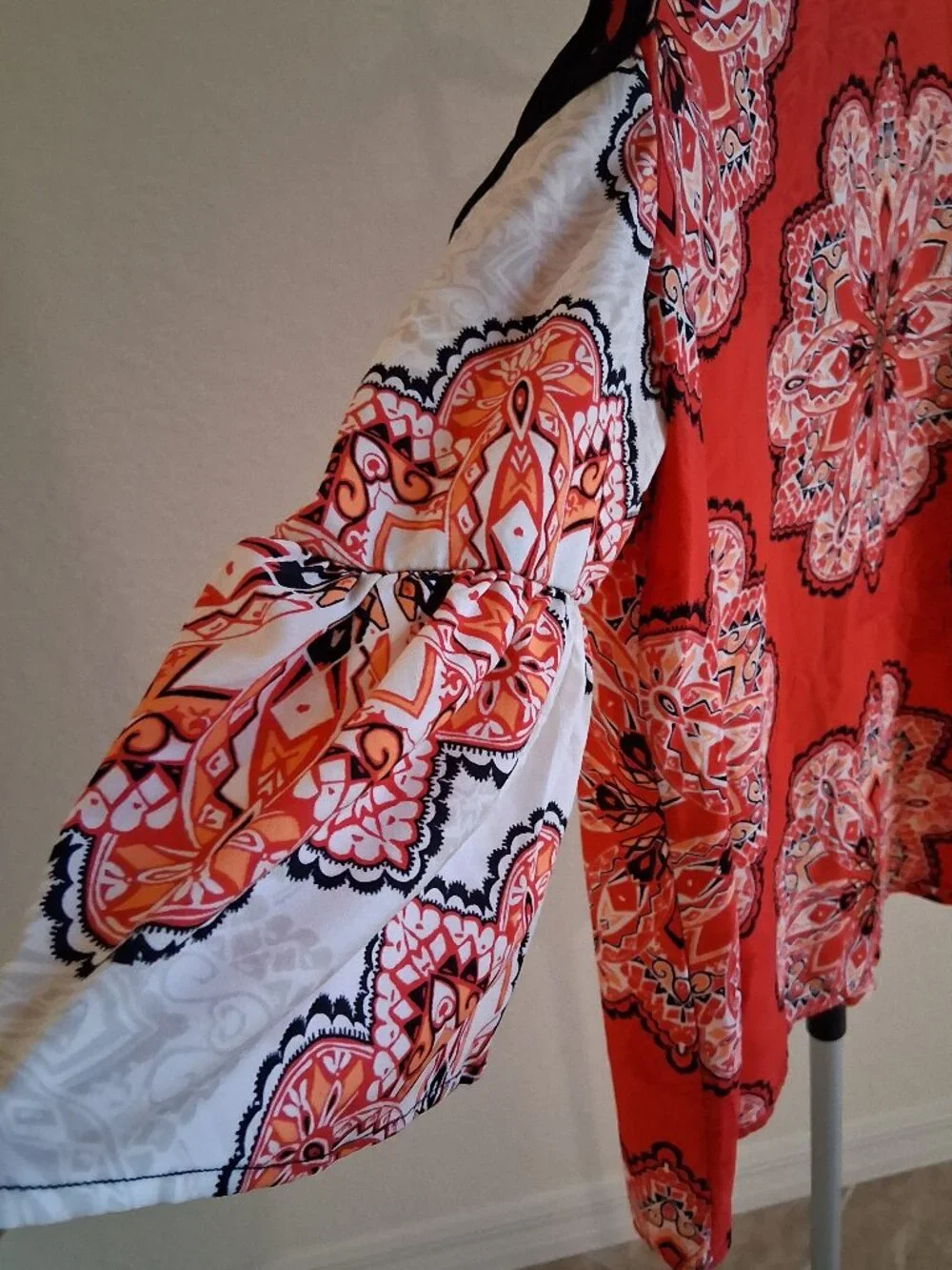 Chico’s Cold Shoulder Ruffle Bell Sleeve Blouse Size 0 Orange Mandala Paisley - Picture 7 of 9